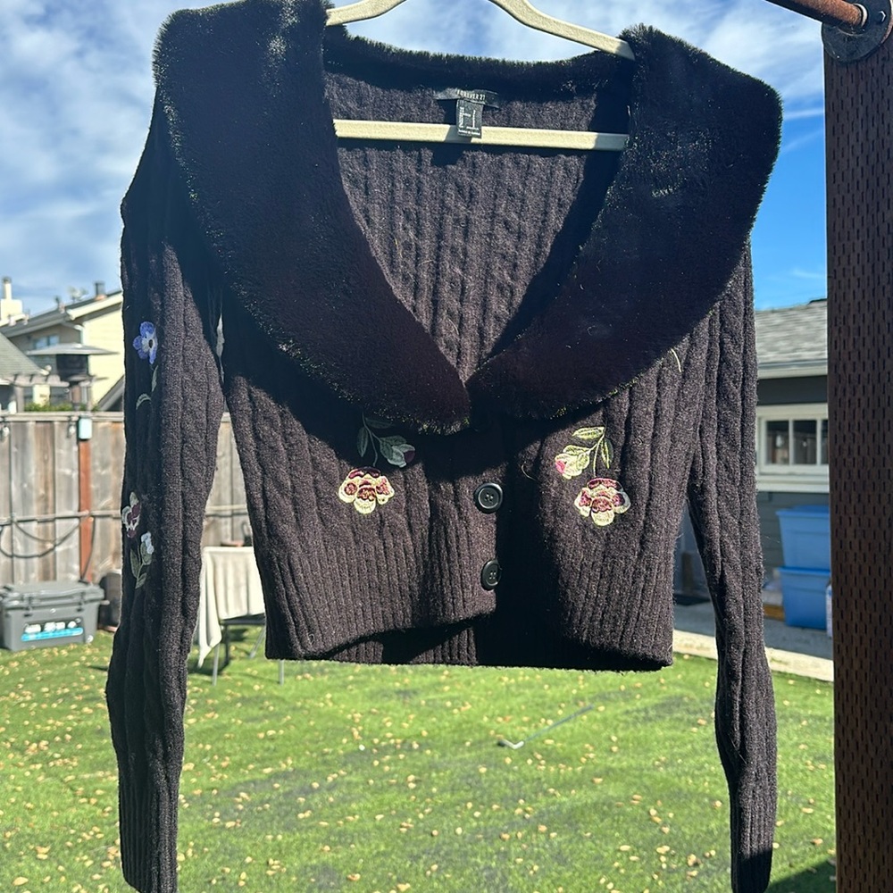 Forever 21 knit cardigan sweater with fur collar and embroidered flowers